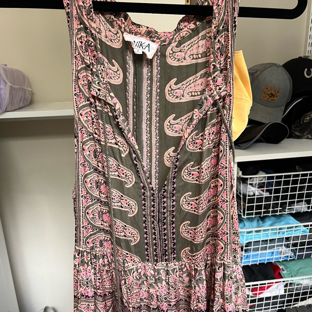Sleeveless V-Neck Maxi Dress in Olive & Blush Paisley - Picture 9 of 10